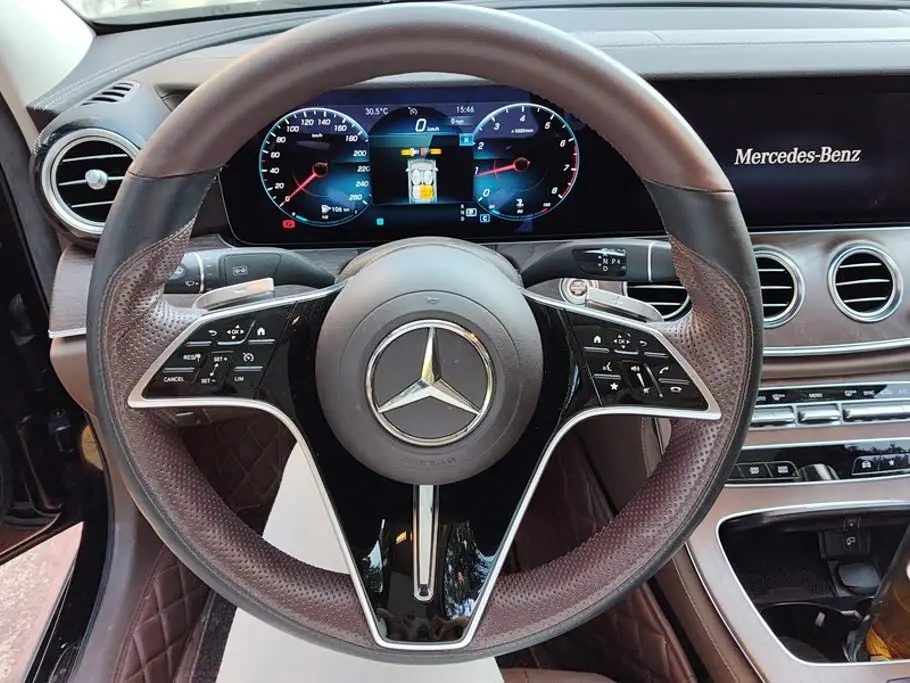 Mercedes-Benz E-Class 2021 — Фото 15/16