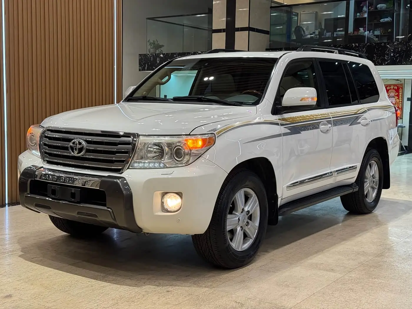 Toyota Land Cruiser 2013 — Photo 1/20