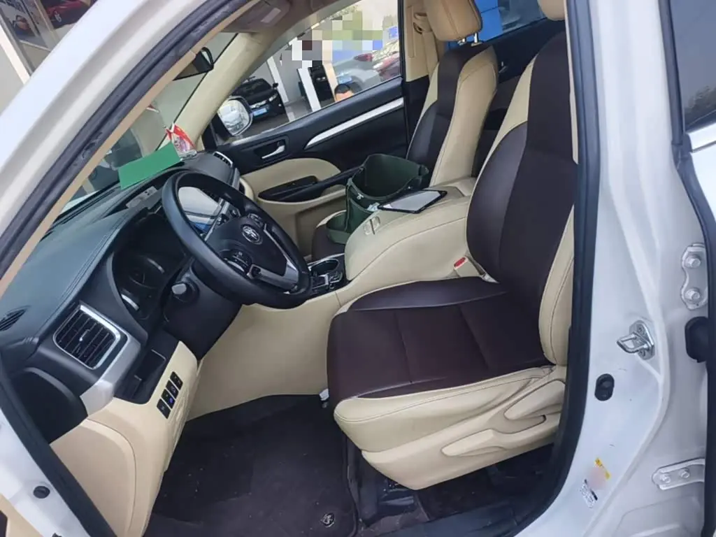 Toyota Highlander 2020 — Фото 15/20