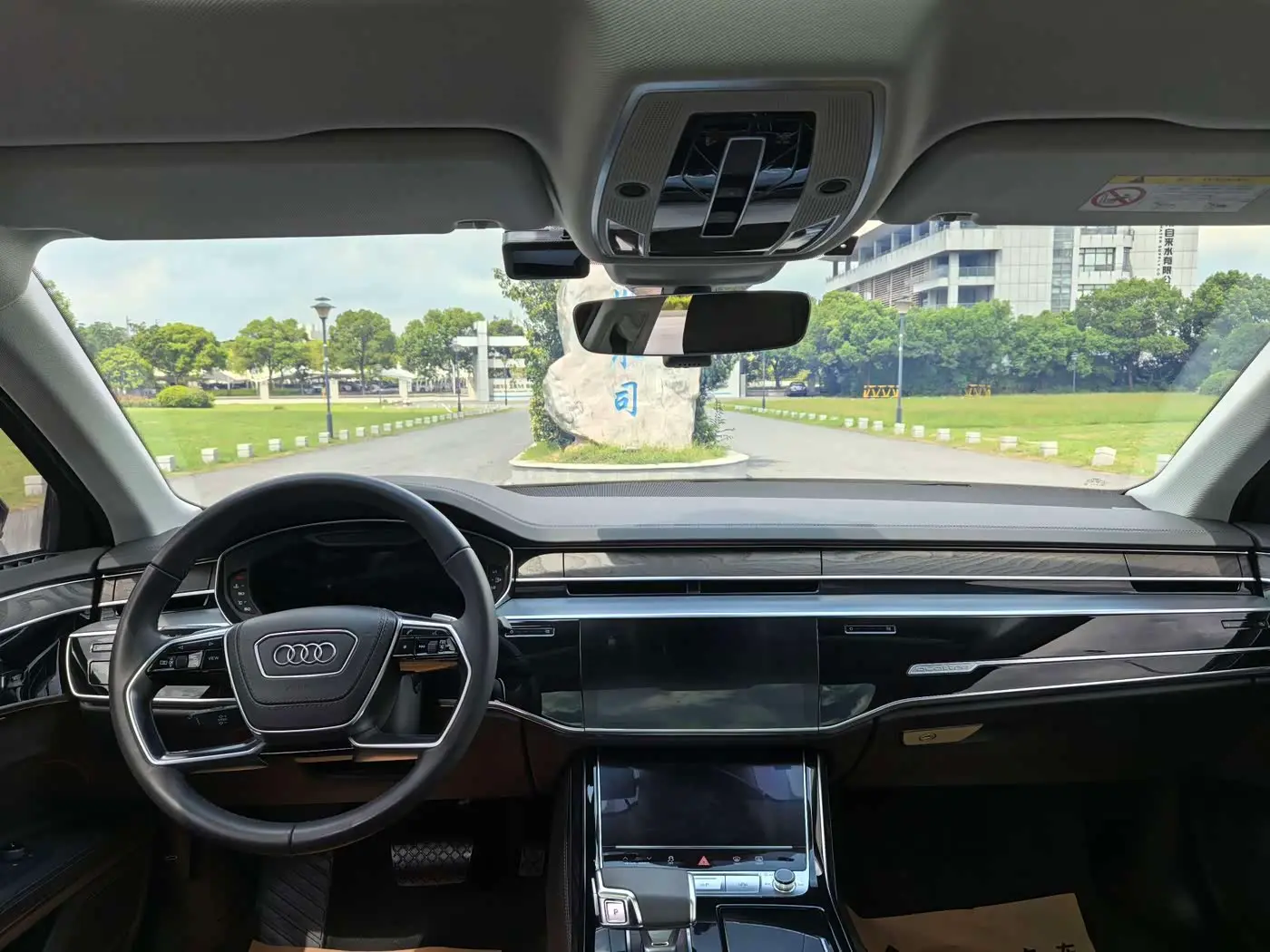 Audi A8 2023 — Photo 10/18