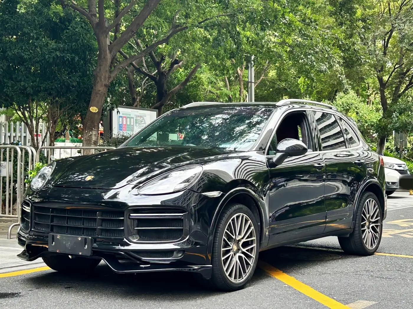 Porsche Cayenne 2012 — Photo 1/16