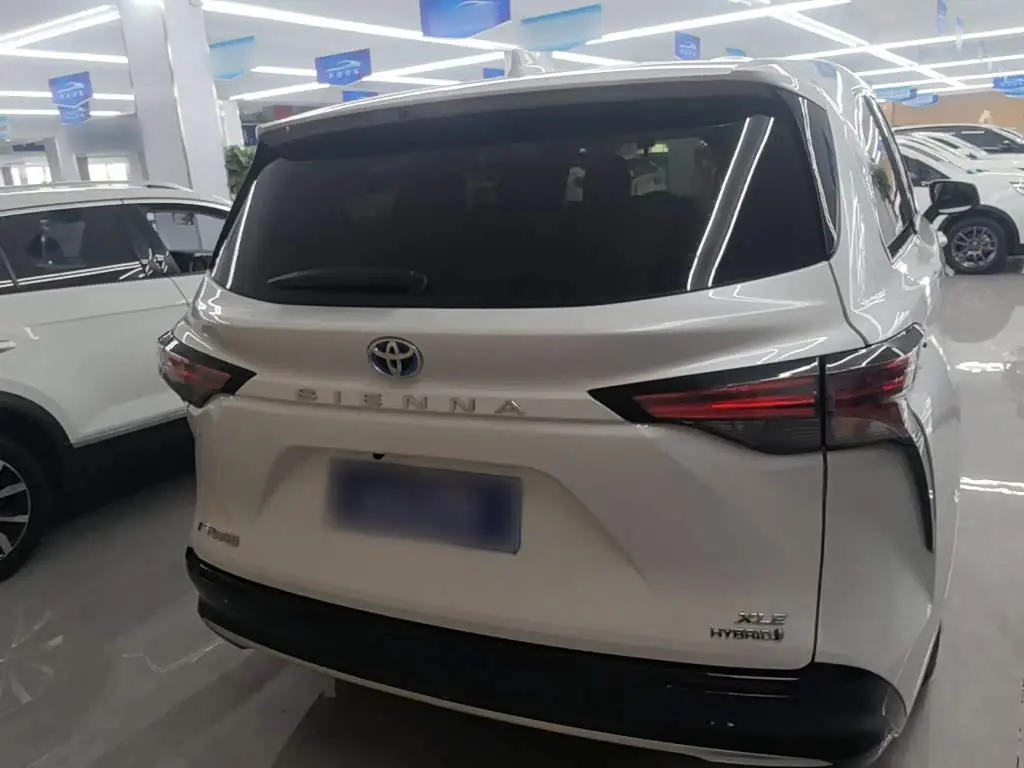 Toyota Sienna 2022 — Photo 4/20