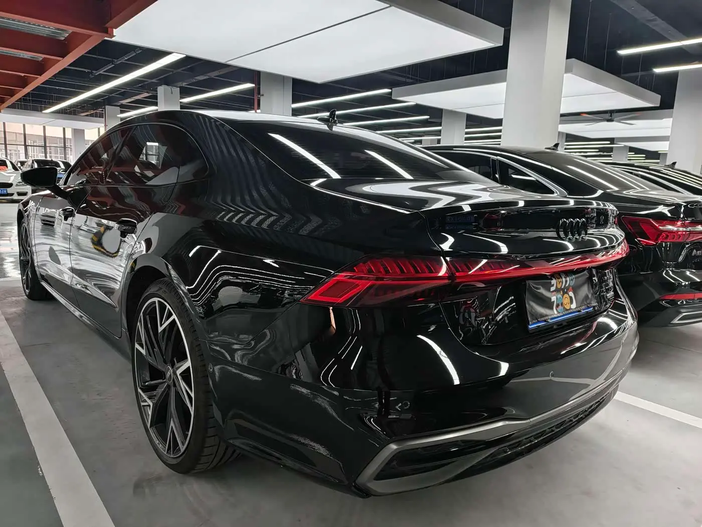 Audi A7L 2025 — Şəkil 17/18