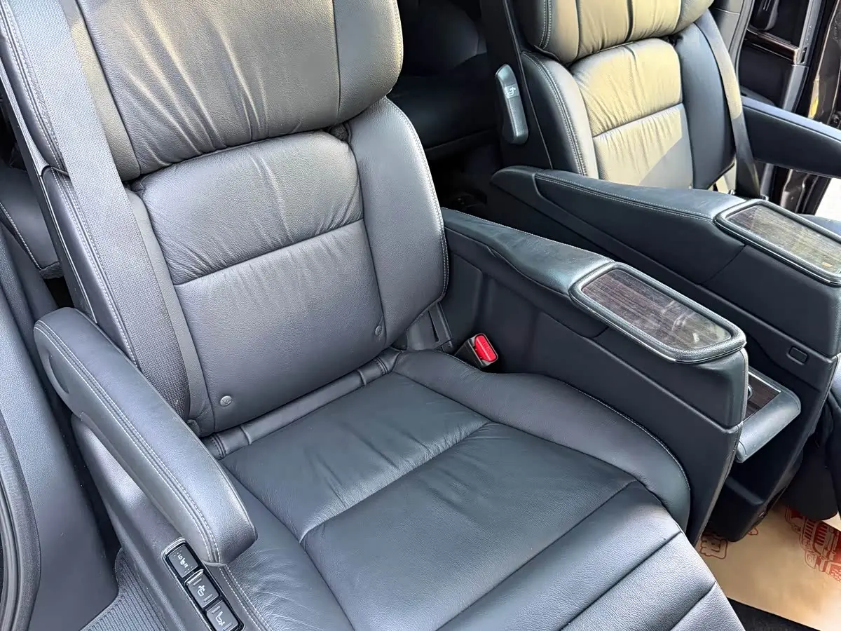 Honda Elysion 2018 — Photo 10/15