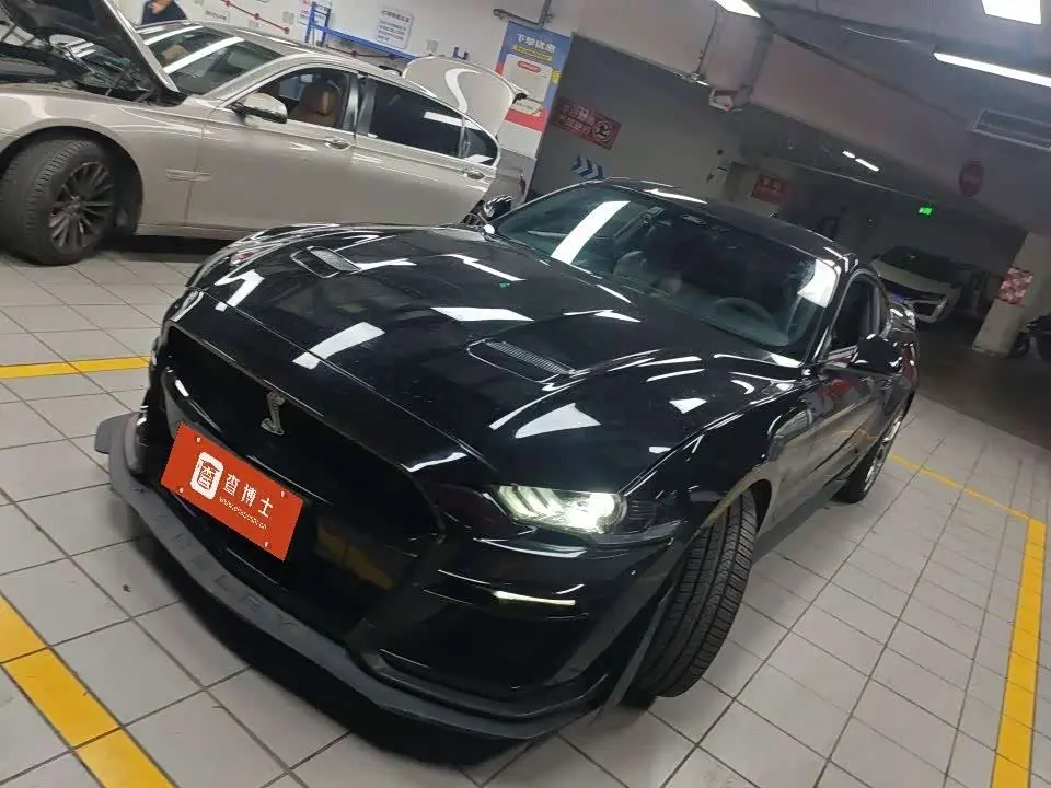 Ford Mustang 2022 — Photo 1/9