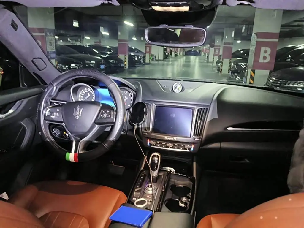 Maserati Levante 2018 — Şəkil 12/13