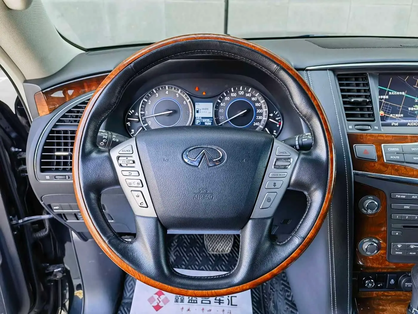 Infiniti QX80 2017 — Şəkil 14/15