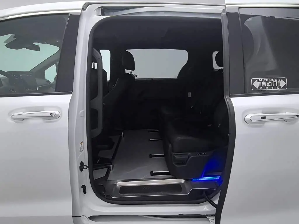 Toyota Sienna 2024 — ფოტო 15/20