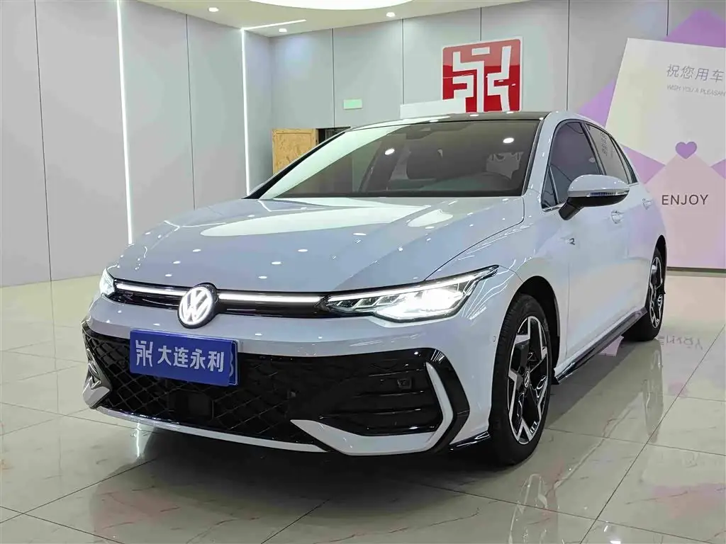 Volkswagen Golf, 2025