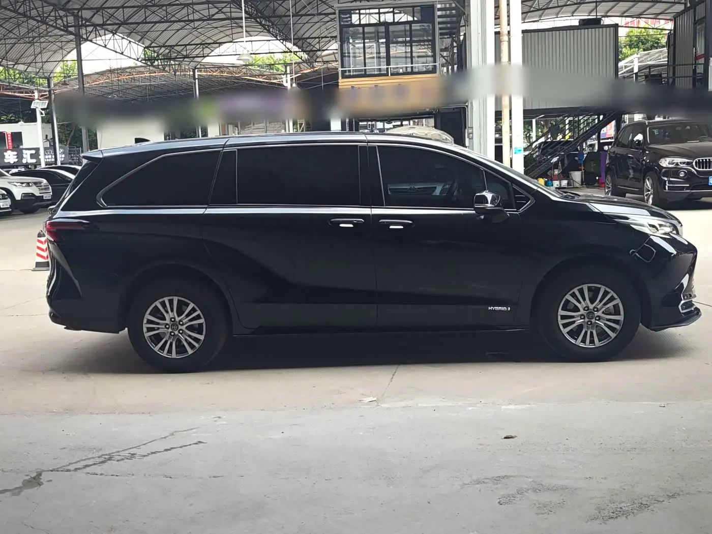 Toyota Sienna 2023 — Photo 4/13