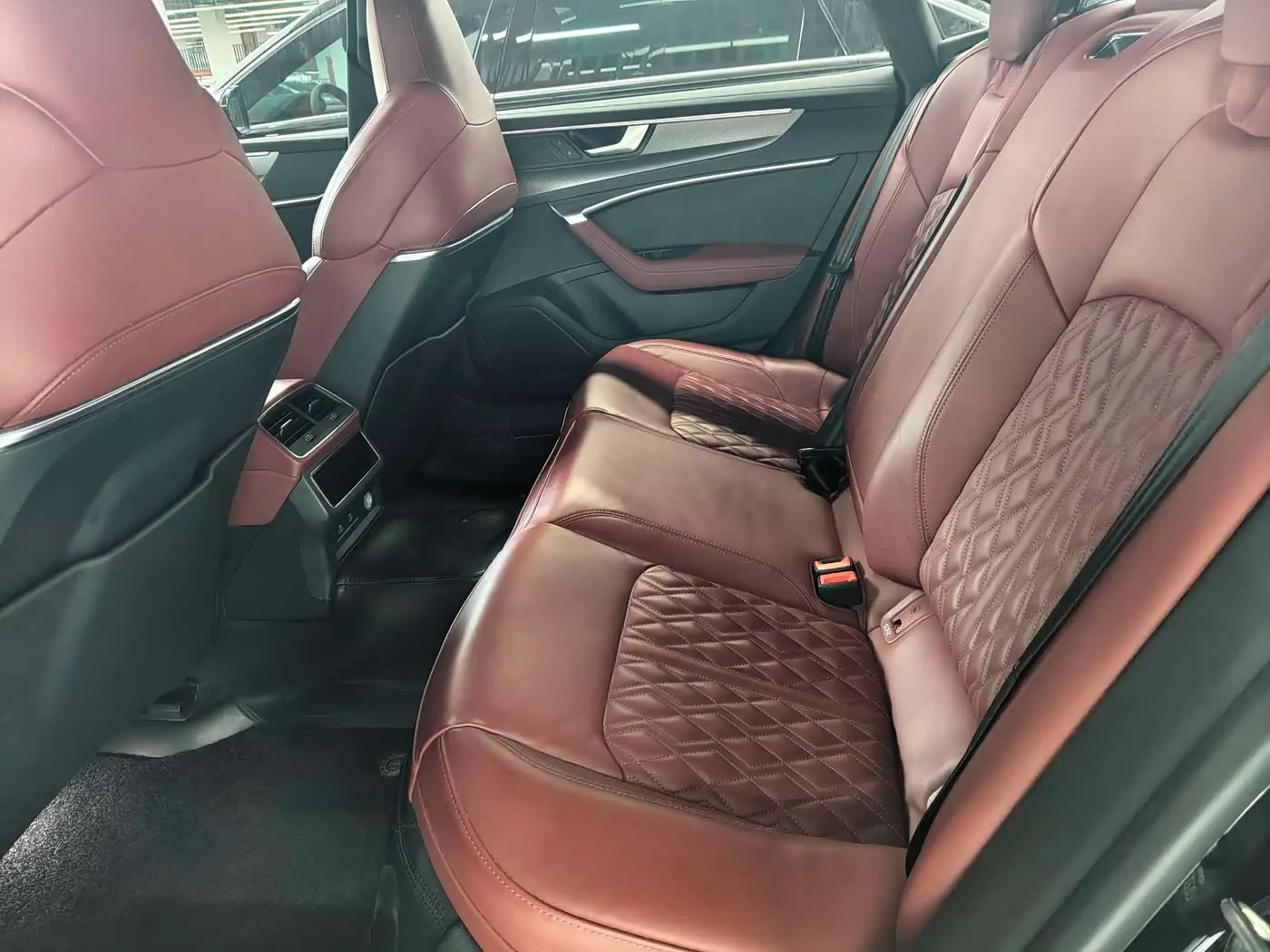 Audi A7L 2025 — Şəkil 8/18