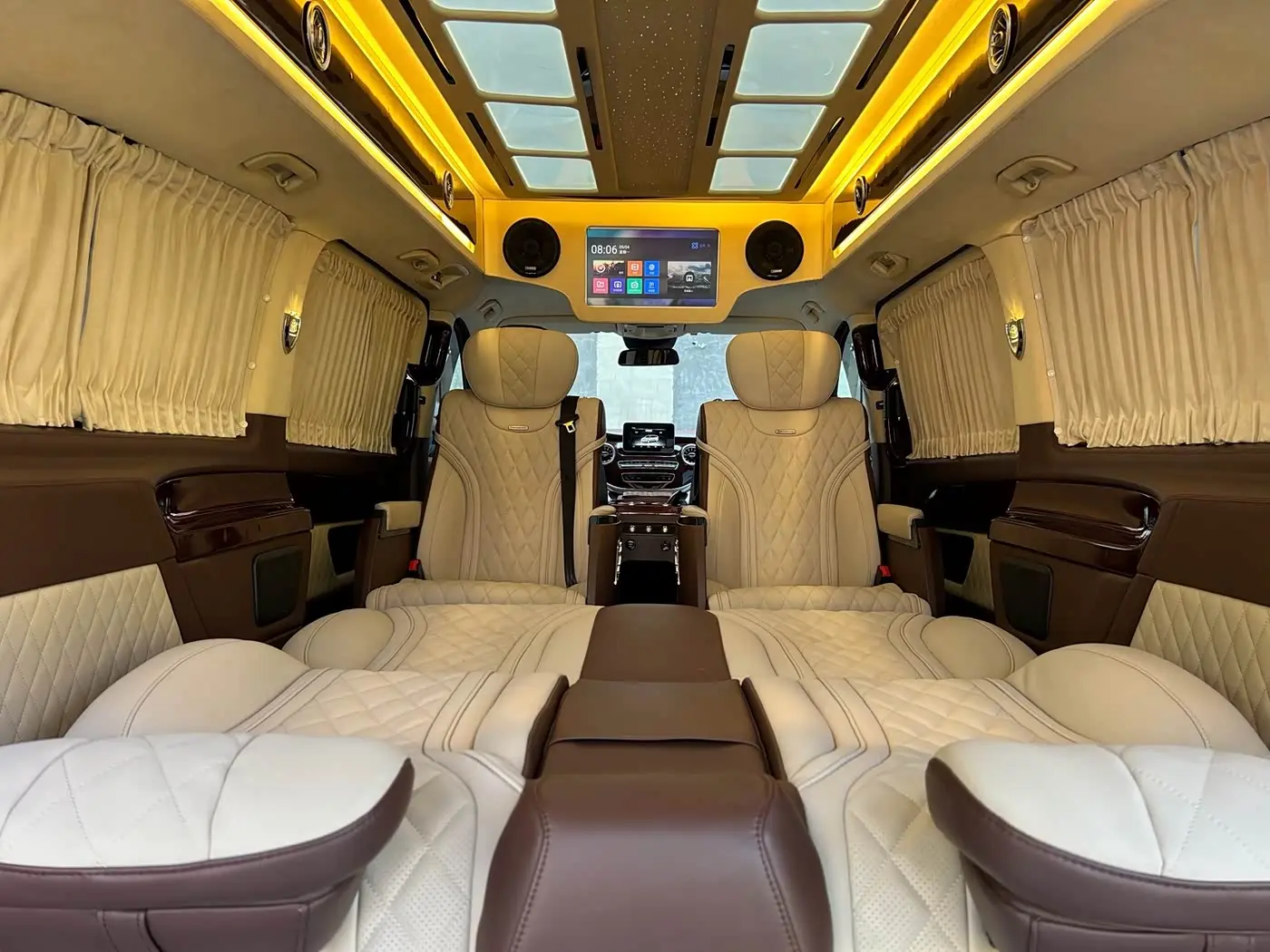 Mercedes-Benz V-Class 2020 — Photo 18/20