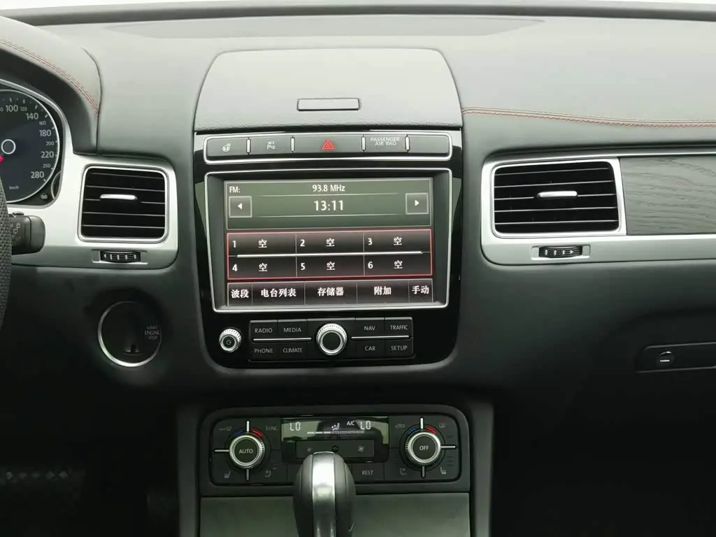 Volkswagen Touareg 2016 — Şəkil 12/20