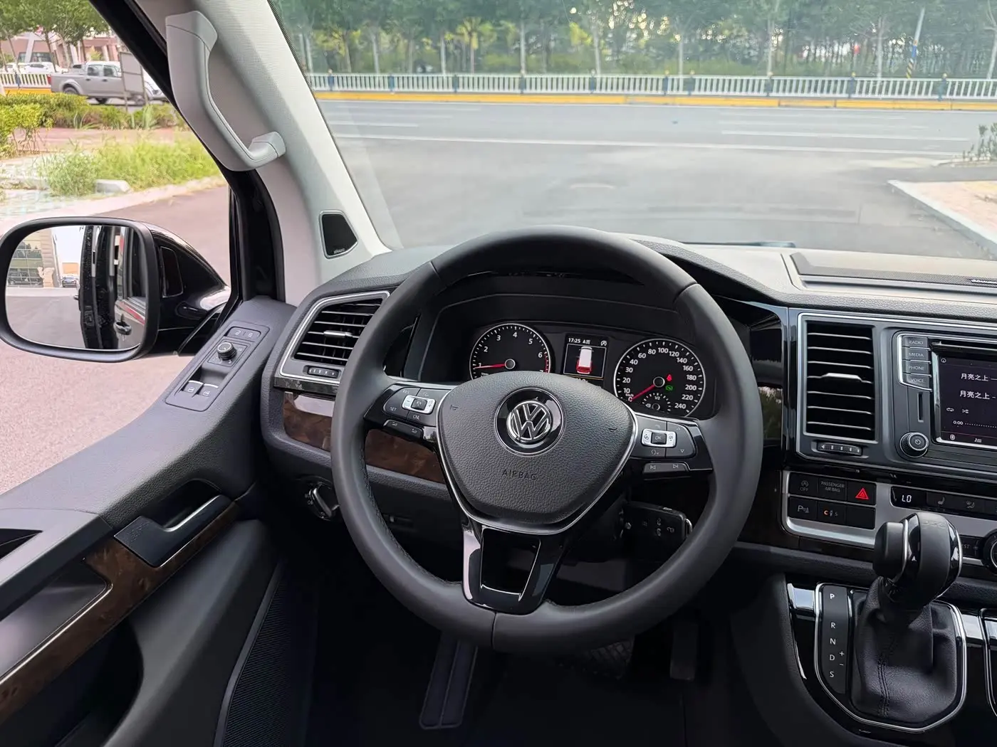 Volkswagen Multivan 2019 — Фото 13/20