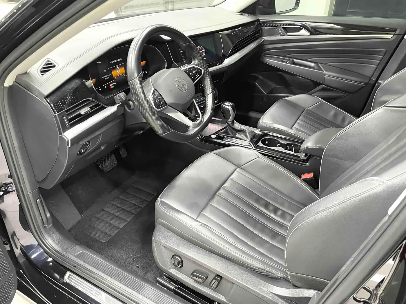 Volkswagen Passat 2023 — Фото 4/20