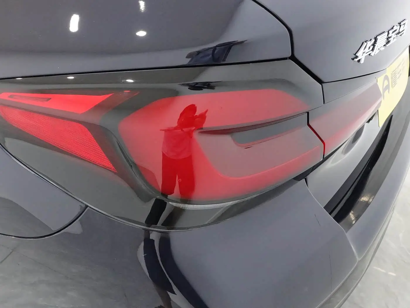 BMW 5 Series 2023 — Photo 12/20