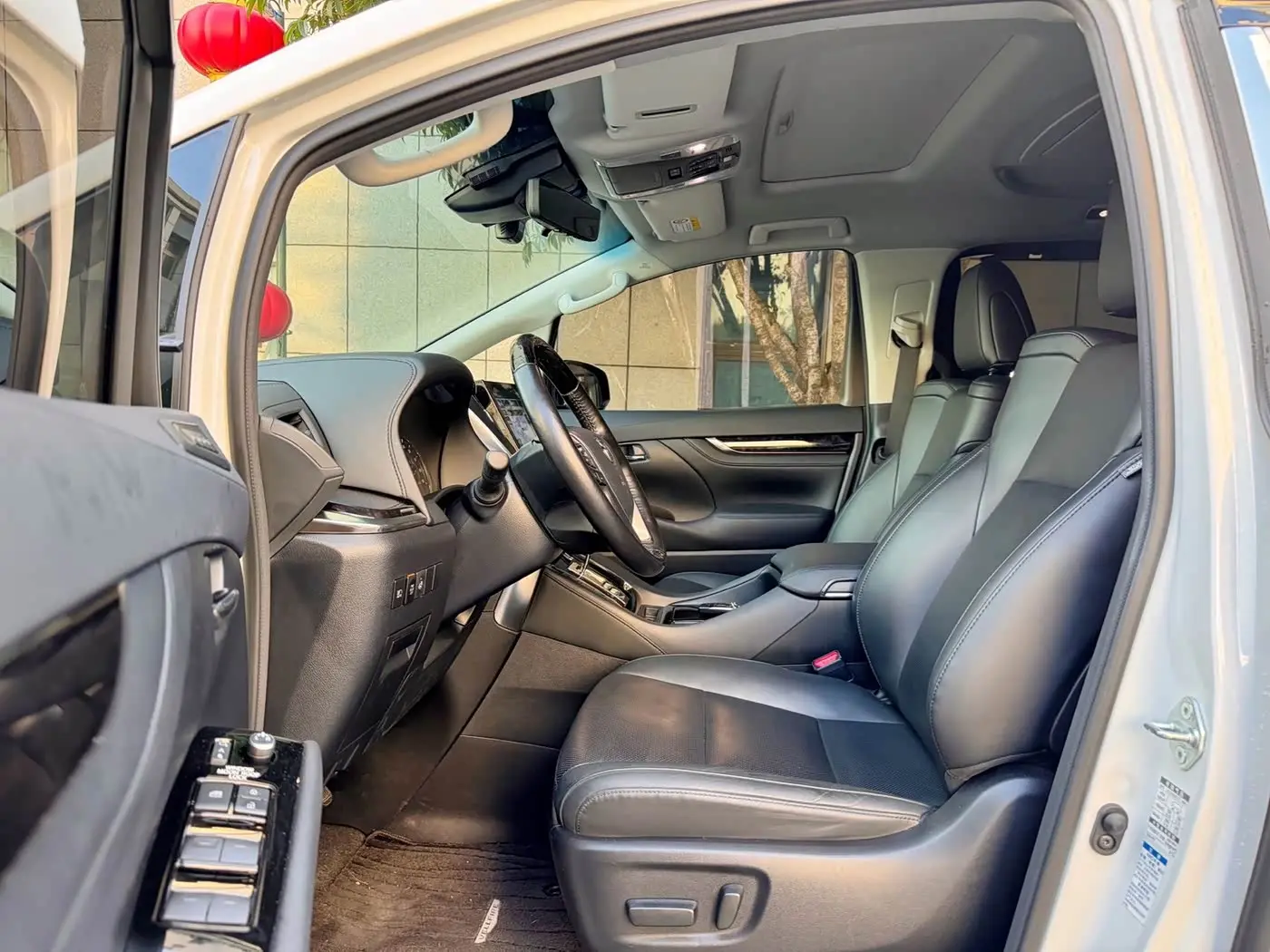 Toyota Vellfire 2021 — Photo 9/12