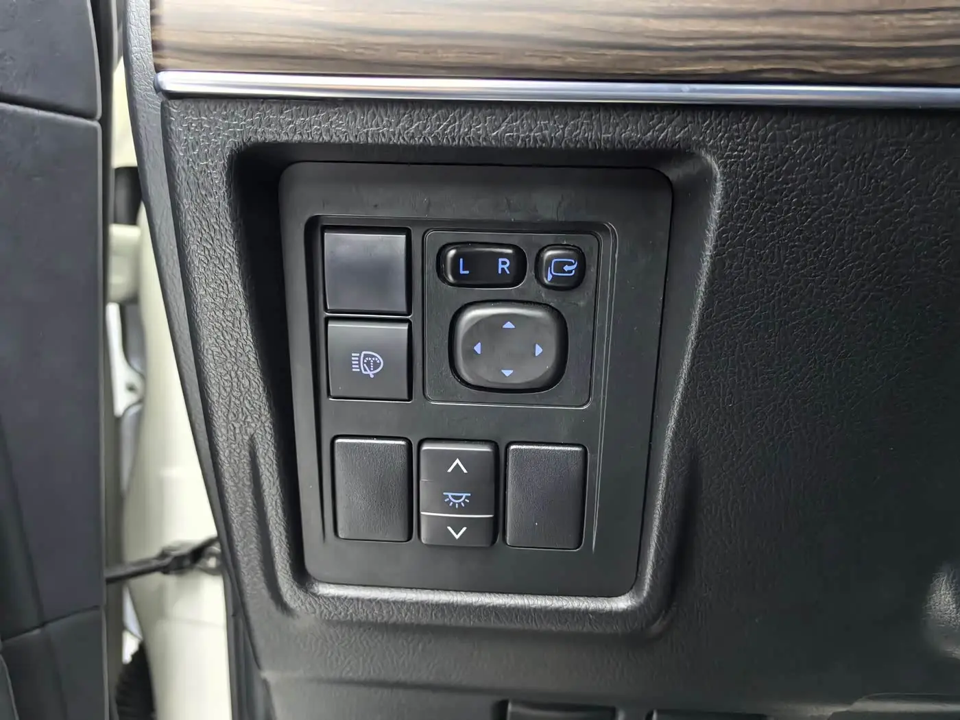 Toyota Prado 2018 — Photo 10/19