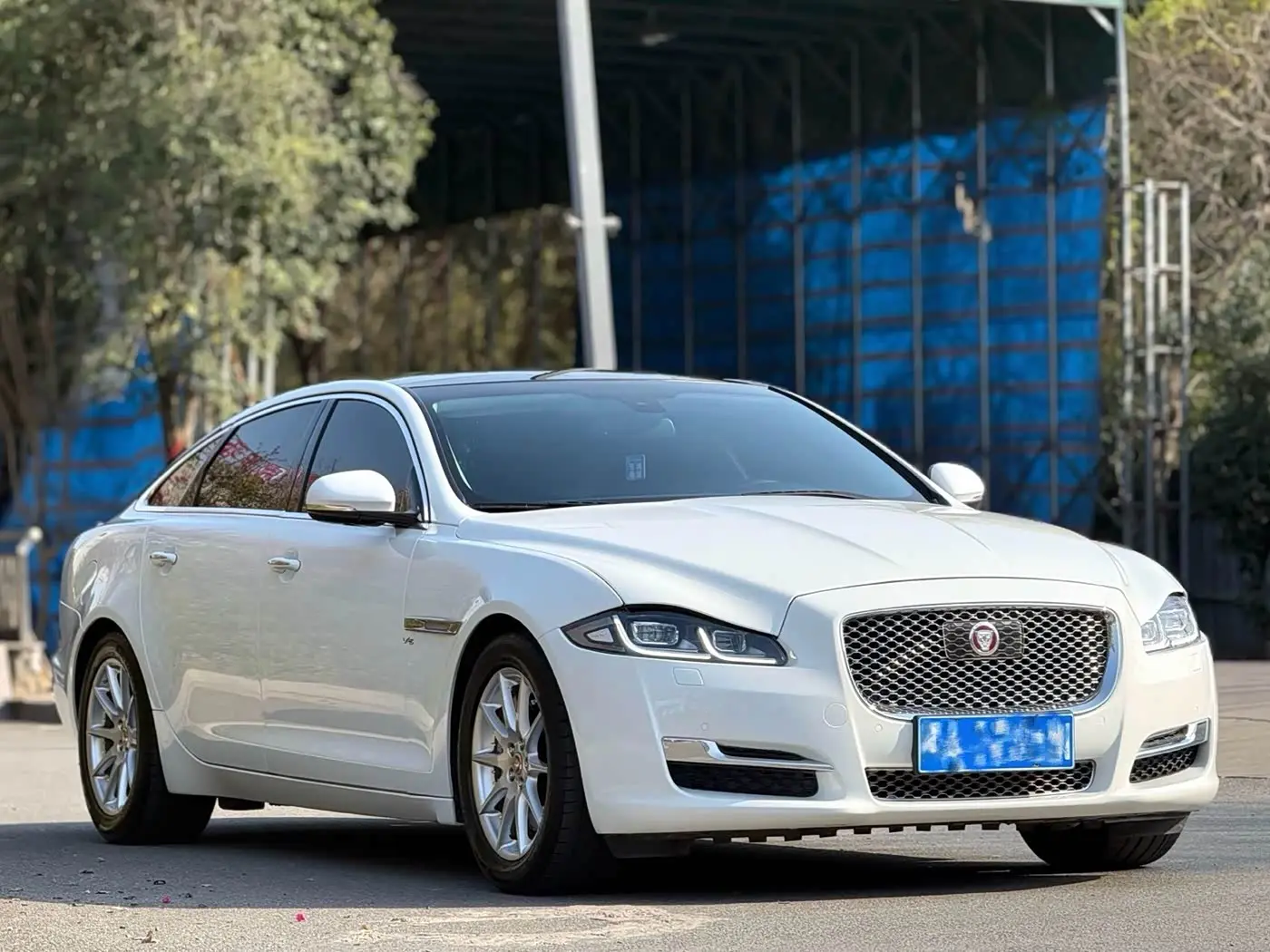 Jaguar XJ 2017 — Şəkil 3/9