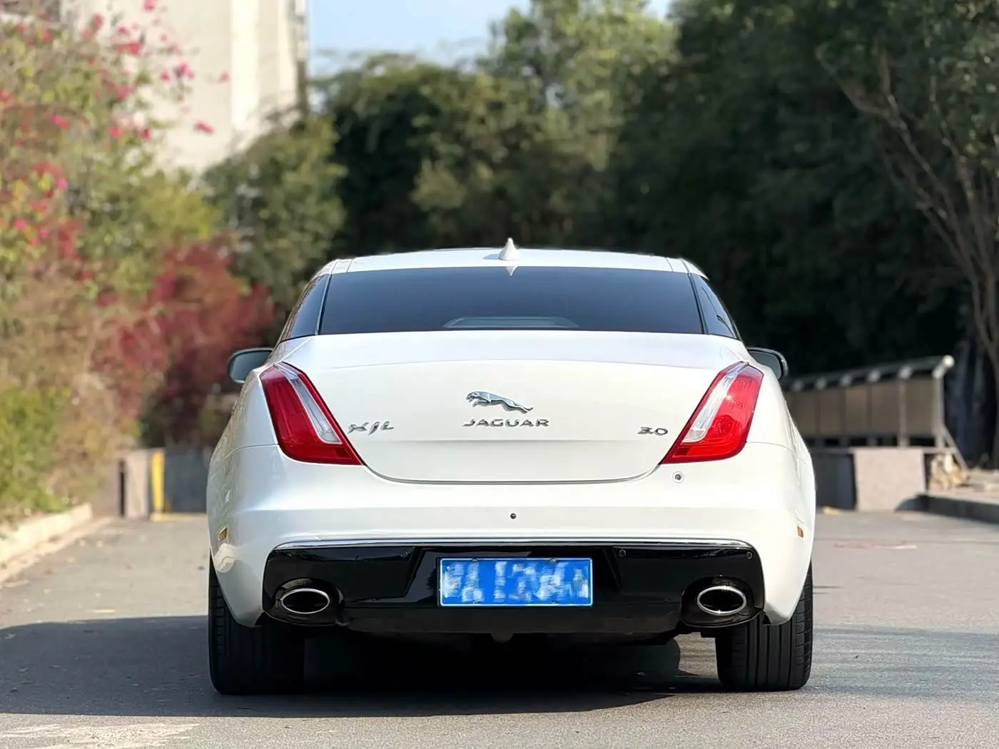 Jaguar XJ 2017 — Şəkil 5/9