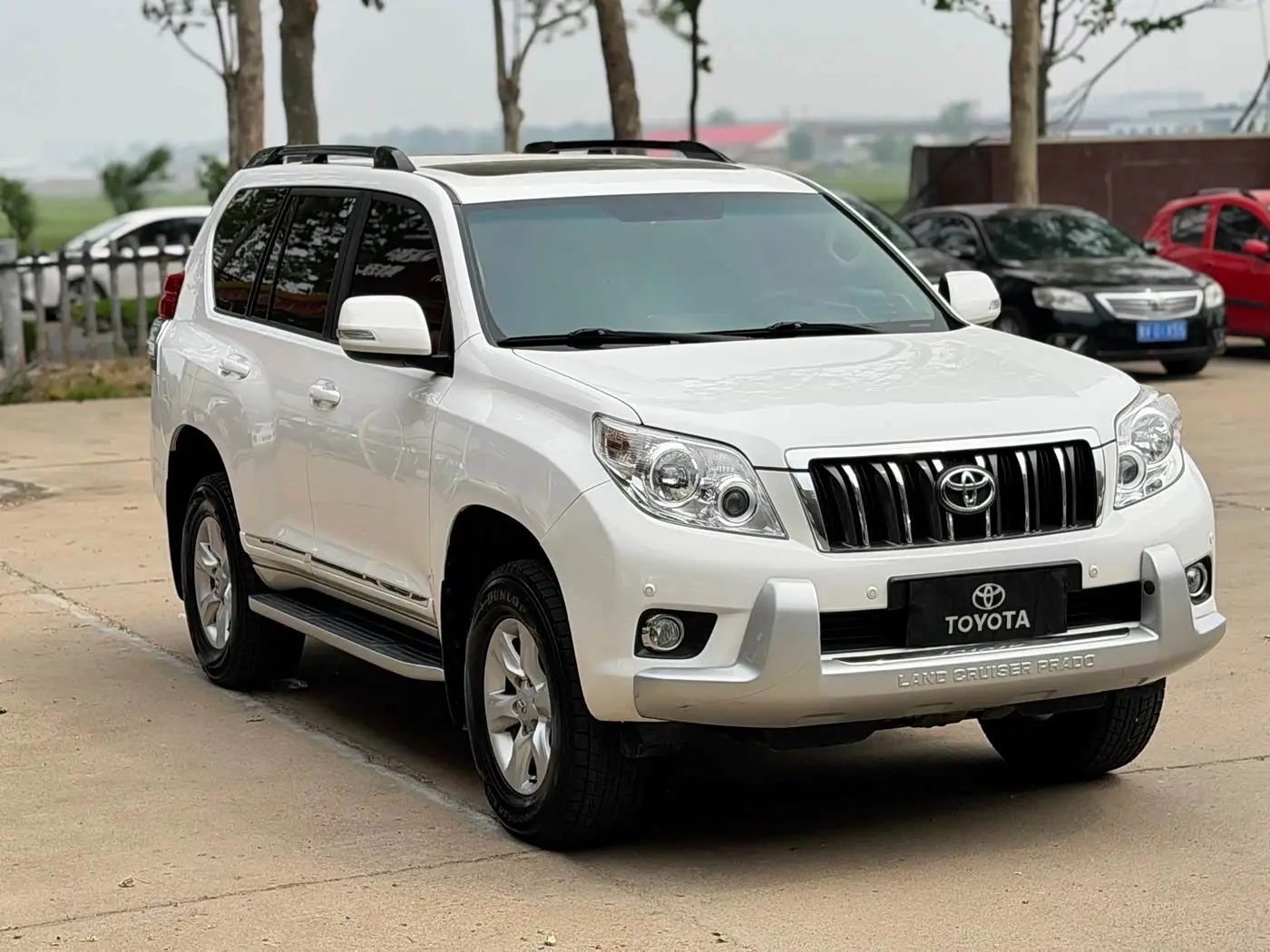 Toyota Prado 2012 — Photo 6/20