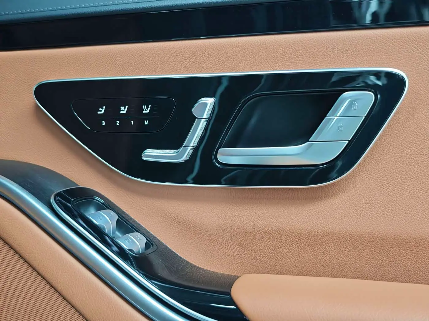 Mercedes-Benz S-Class 2023 — Photo 11/20