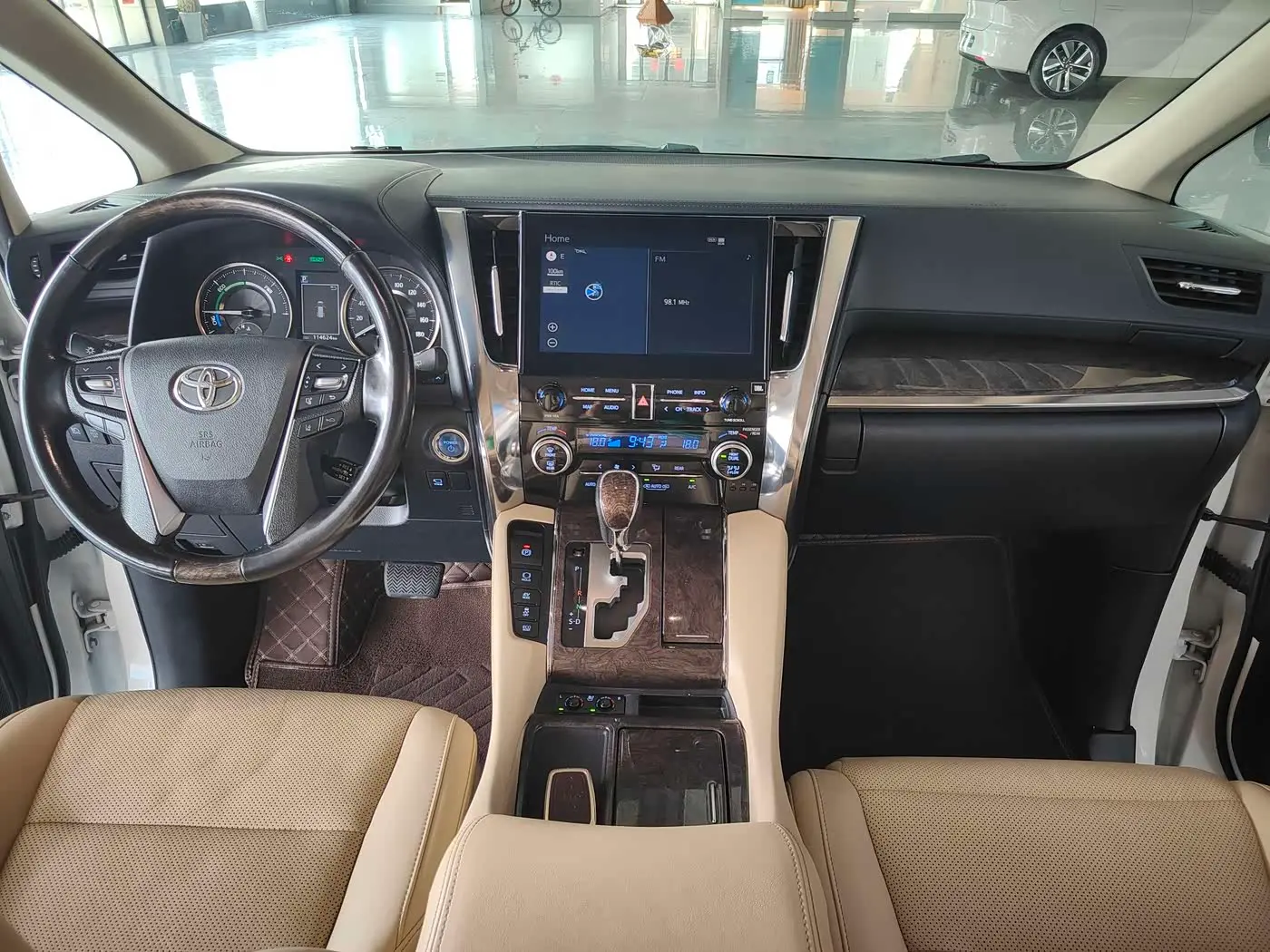 Toyota Vellfire 2021 — Photo 9/15
