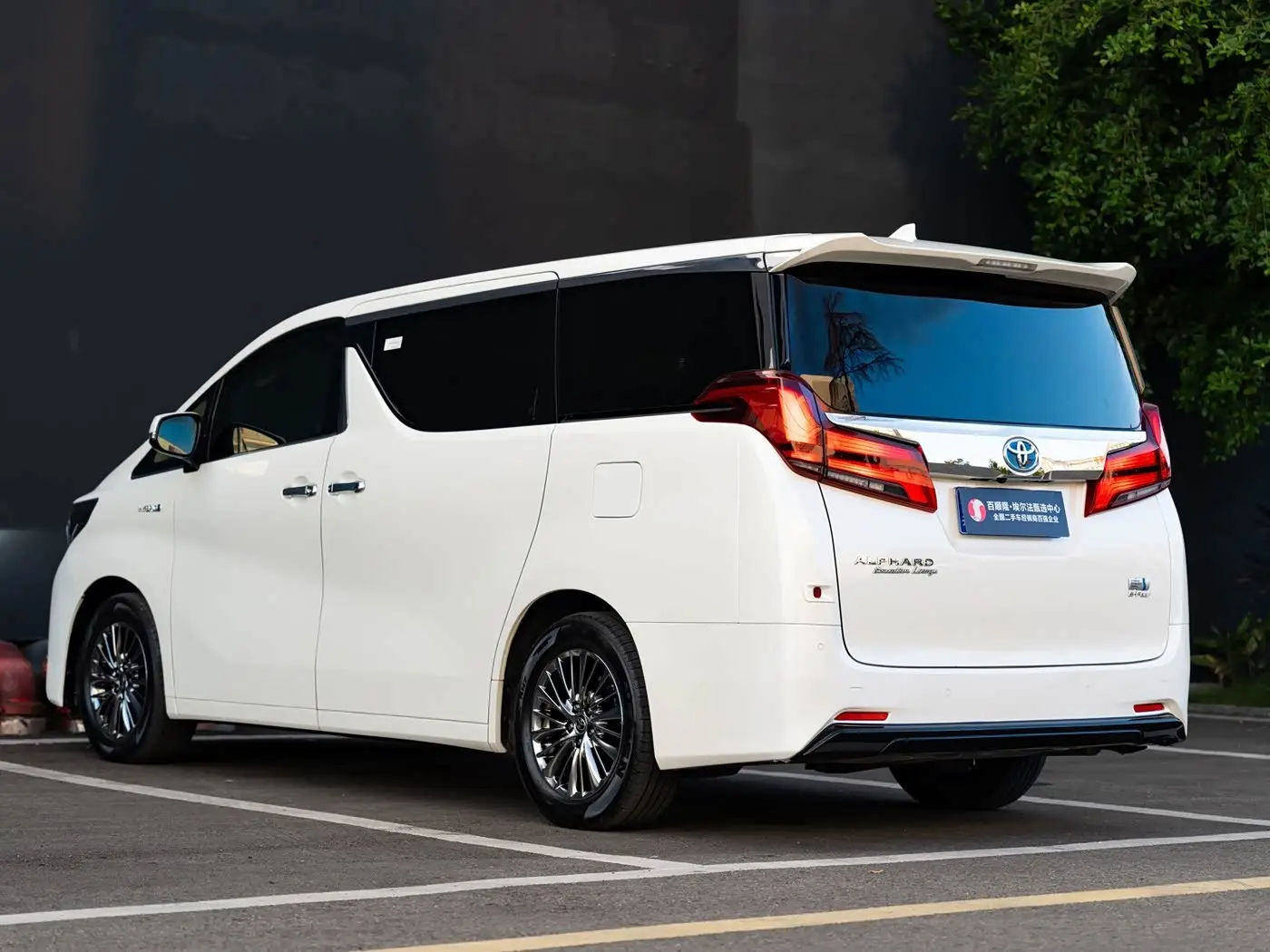 Toyota Alphard 2021 — Photo 14/16