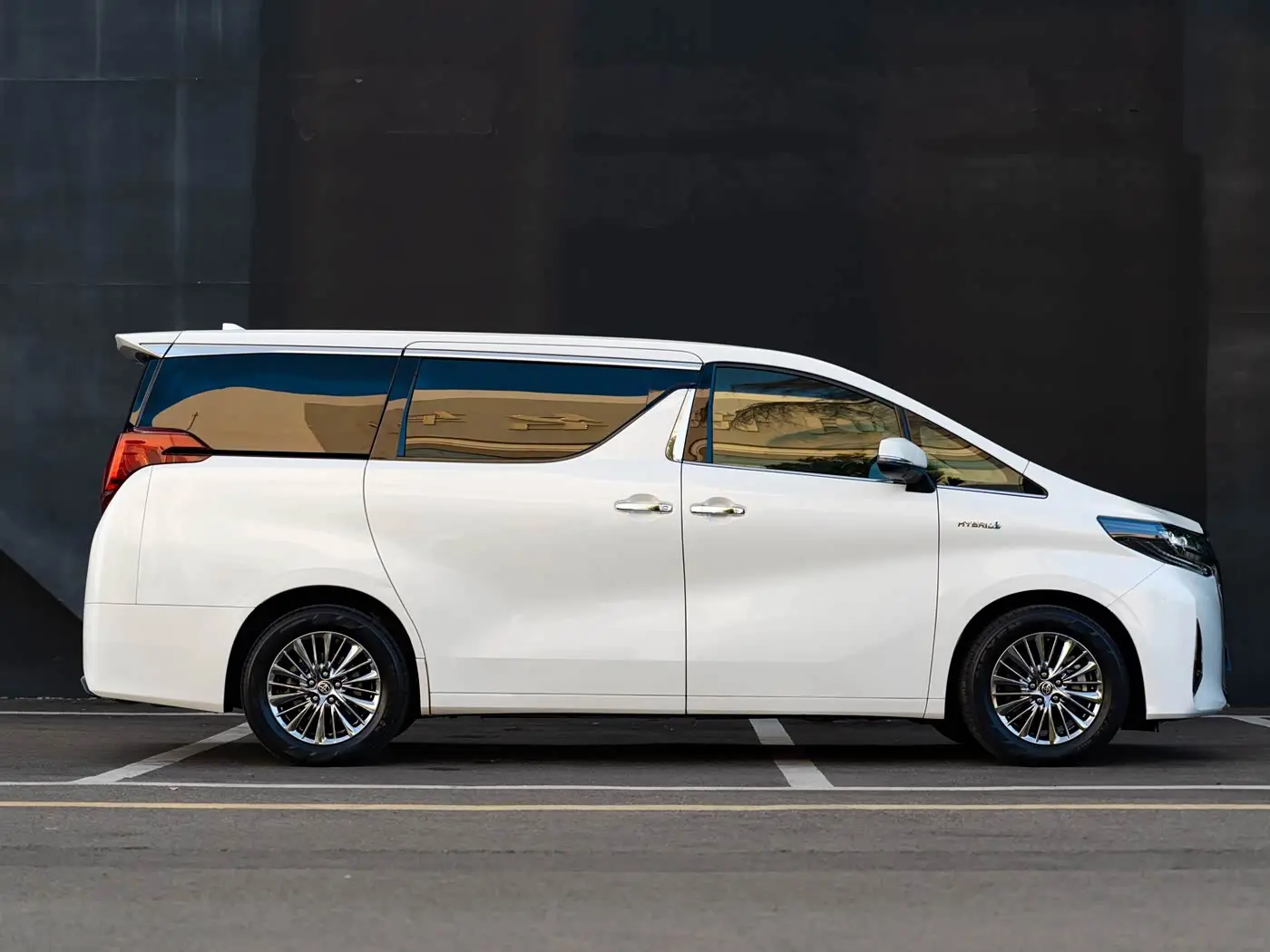 Toyota Alphard 2021 — Photo 4/16