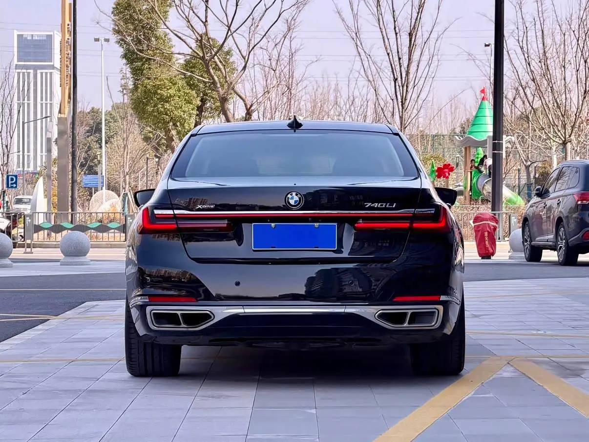 BMW 7 Series 2019 — Photo 5/13