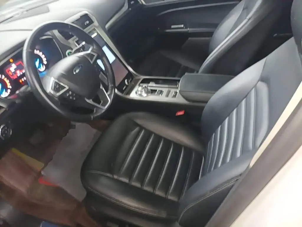 Ford Mondeo 2021 — Photo 7/20
