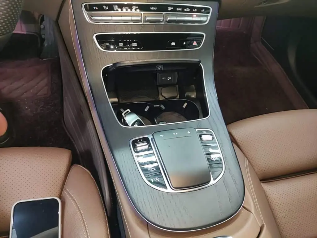 Mercedes-Benz E-Class 2022 — Photo 14/20