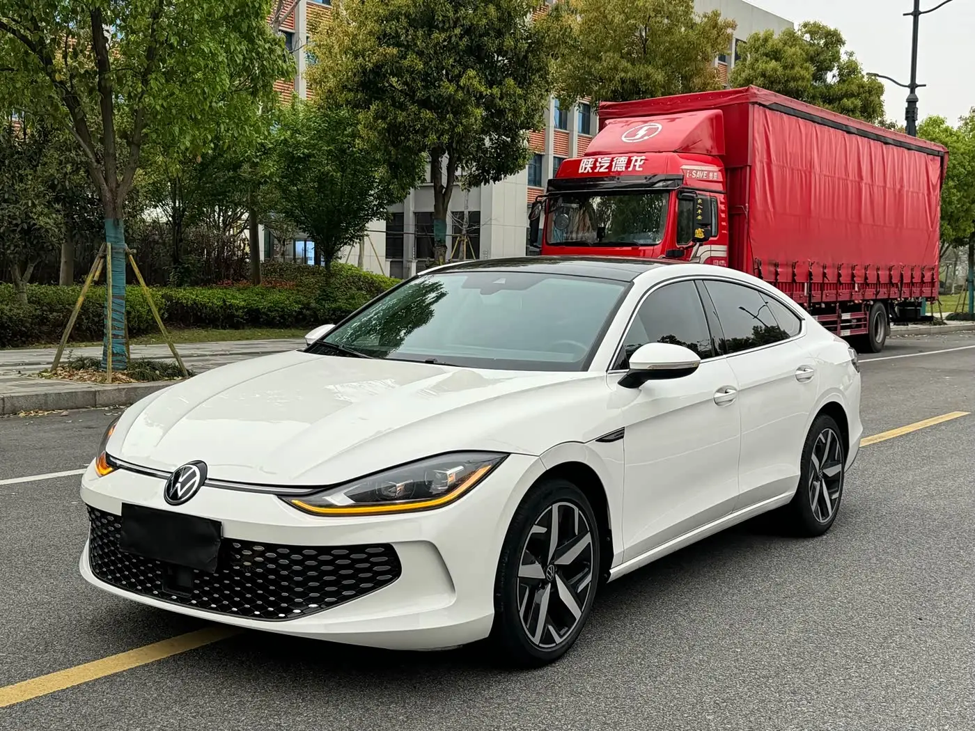 Volkswagen Lamando 2023 — Photo 1/17