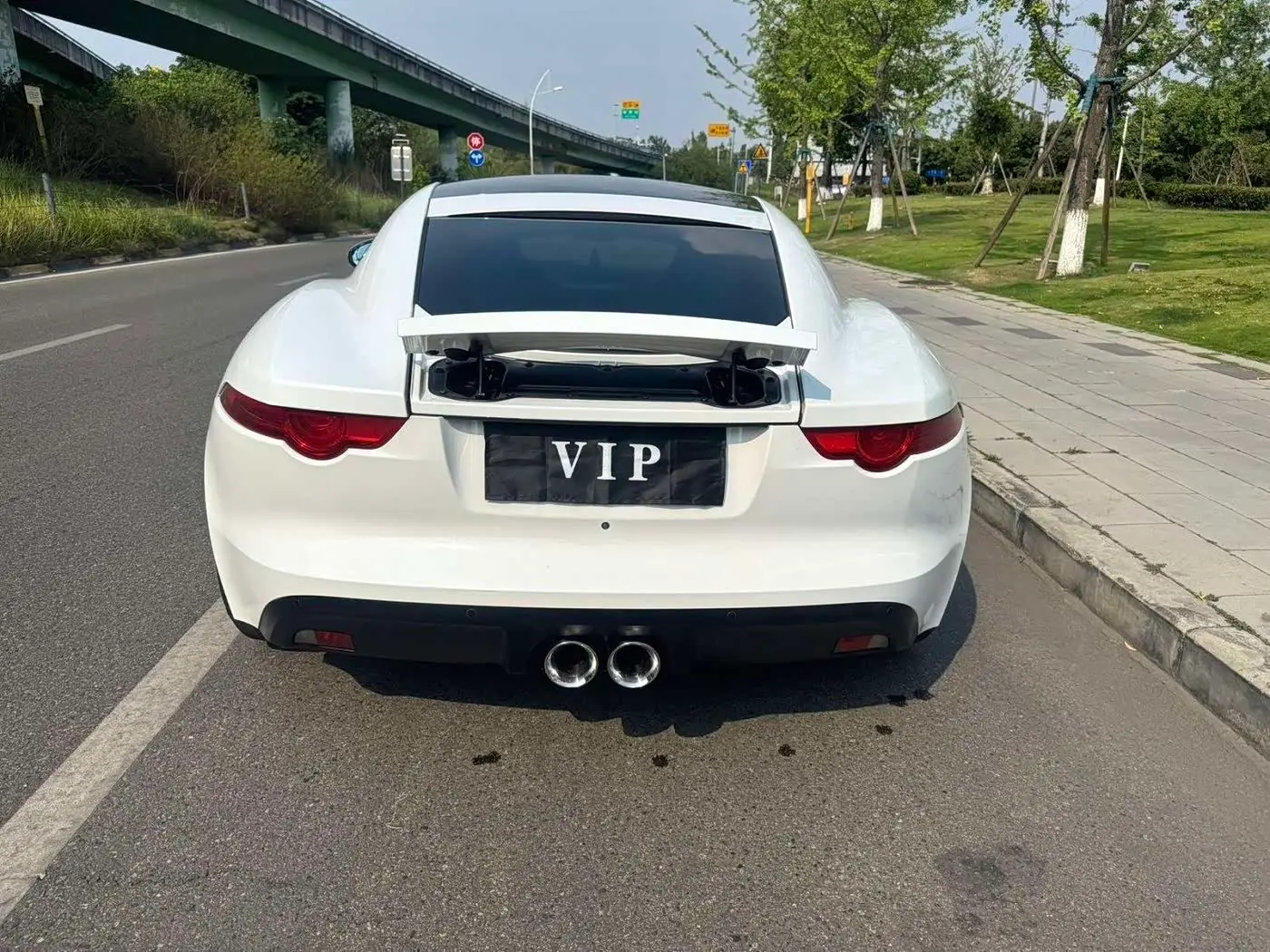Jaguar F-TYPE 2018 — Şəkil 8/8