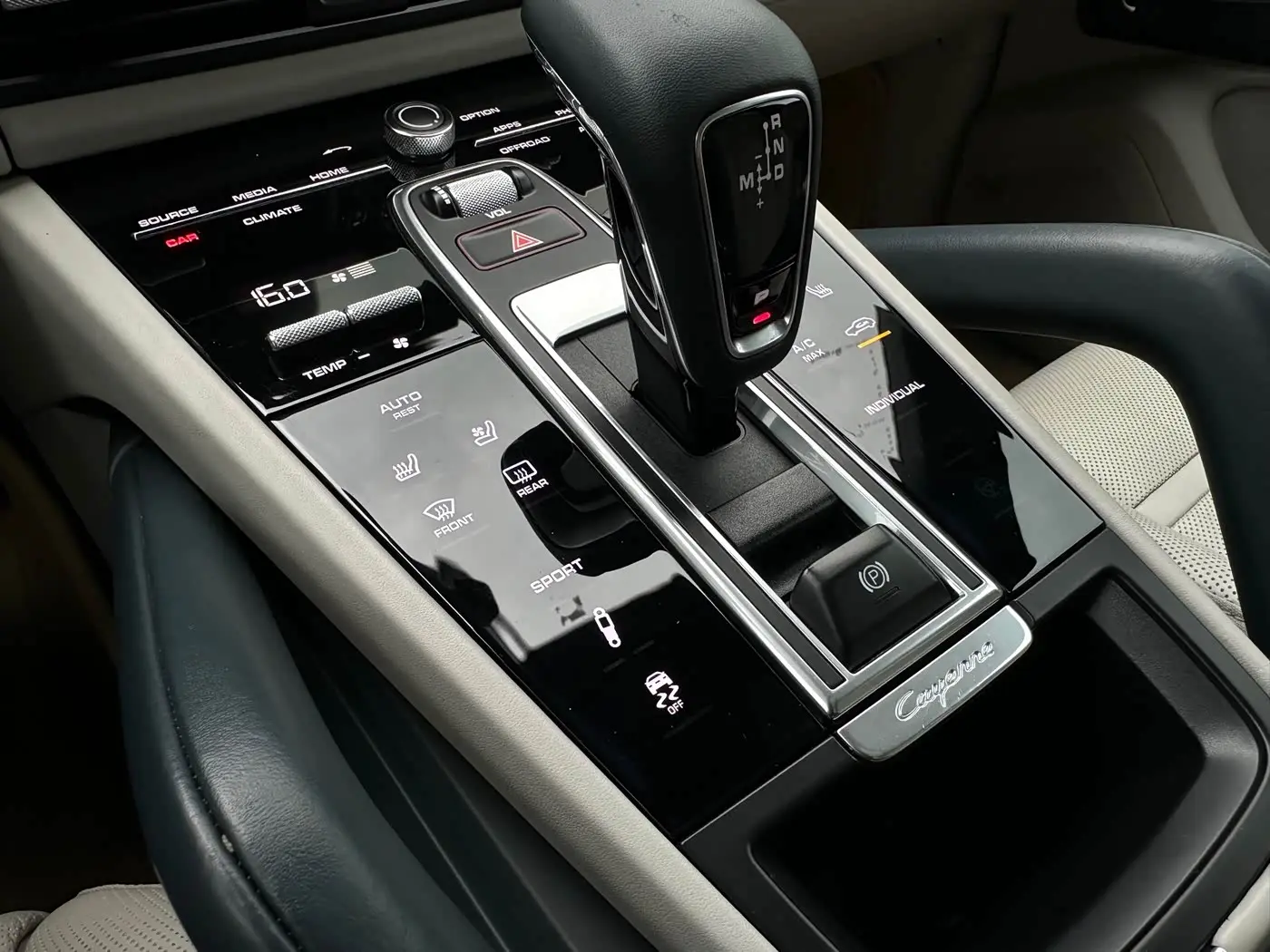 Porsche Cayenne 2018 — Şəkil 14/17