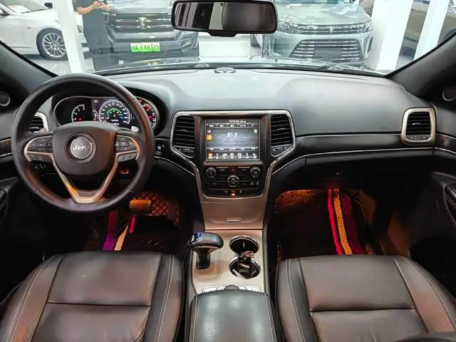 Jeep Grand Cherokee 2016 — Фото 6/13