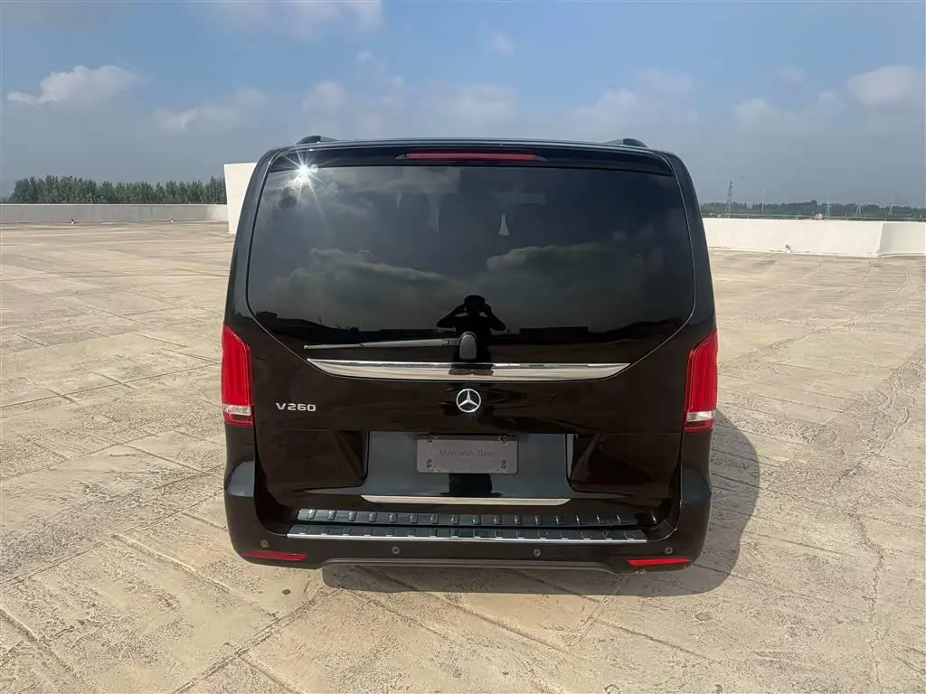 Mercedes-Benz V-Class 2024 — Şəkil 8/9