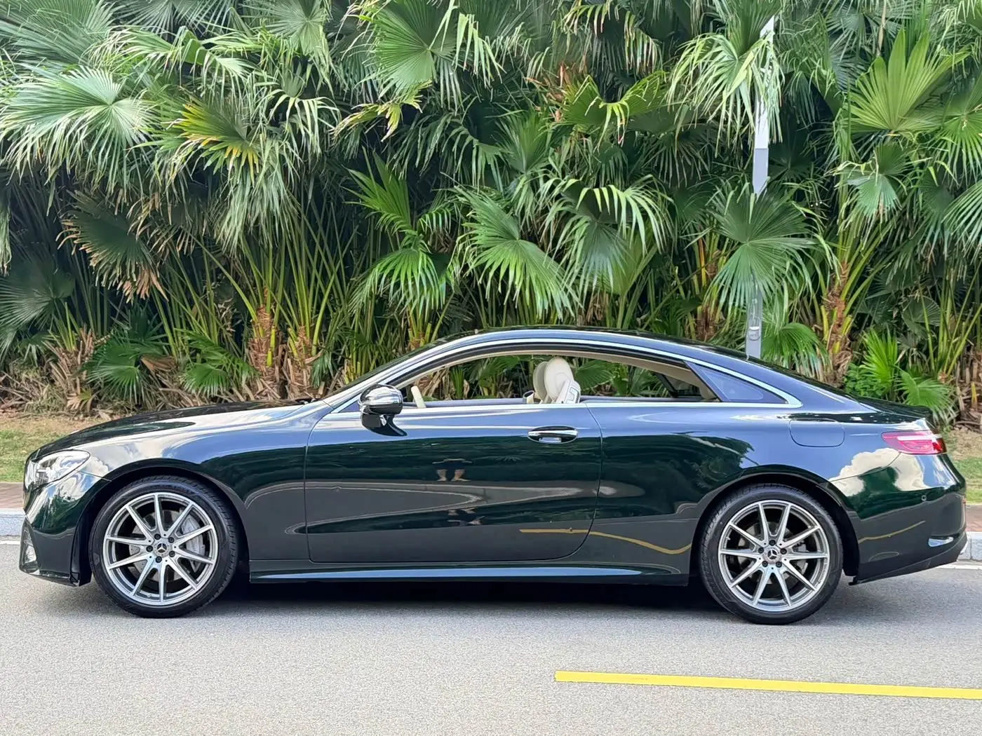 Mercedes-Benz E-Class 2022 — Photo 4/18