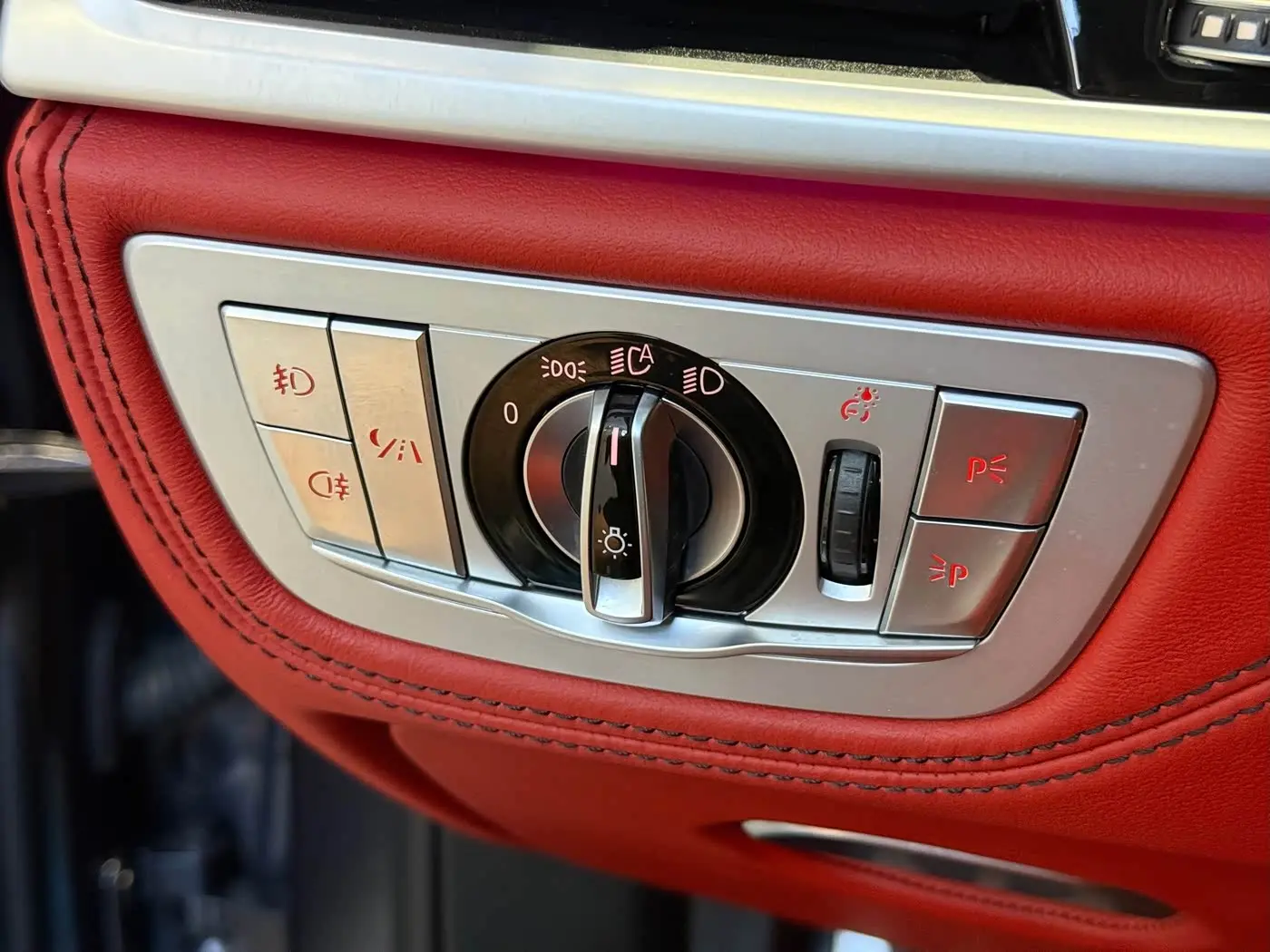 BMW 7 Series 2019 — Photo 13/19