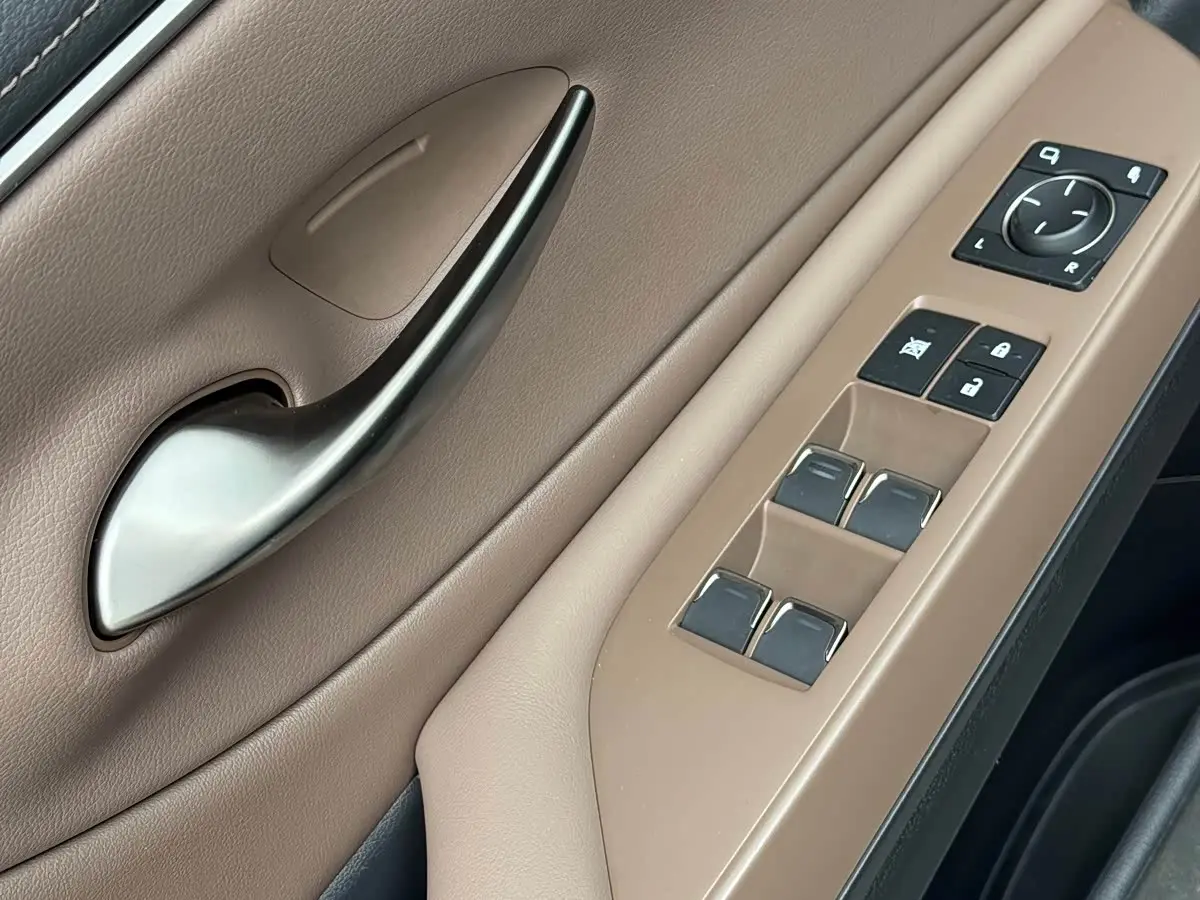 Lexus ES 2024 — Photo 13/16