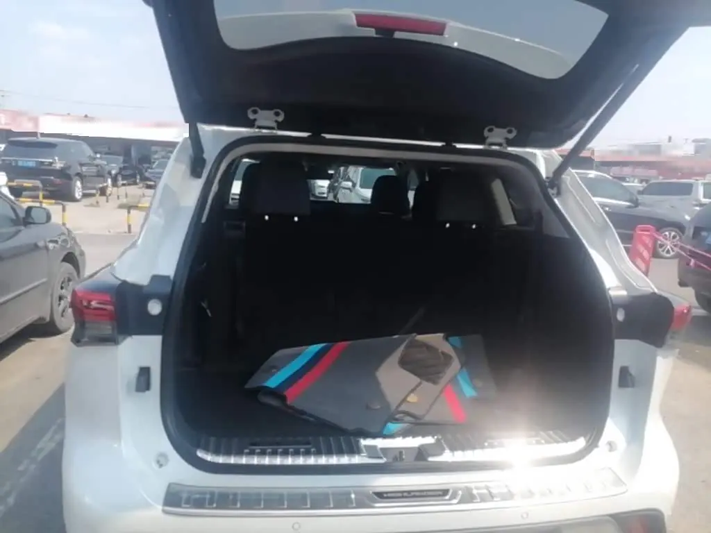 Toyota Highlander 2023 — Photo 19/20