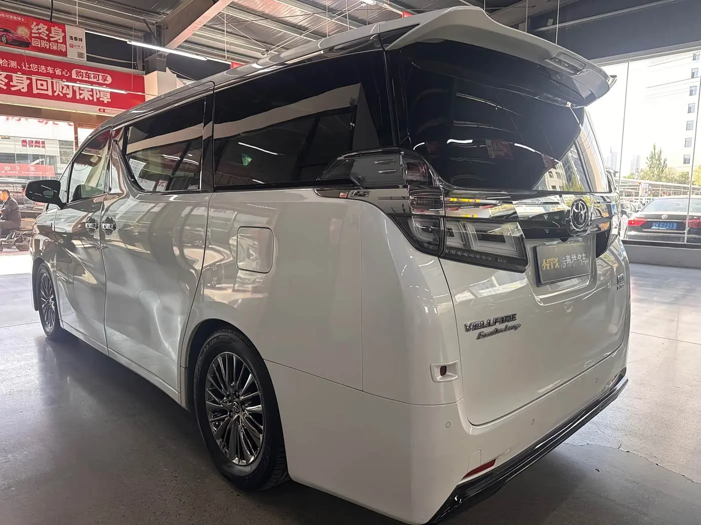 Toyota Vellfire 2021 — Фото 6/10