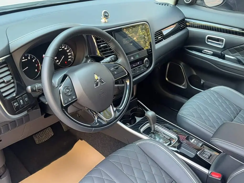 Mitsubishi Outlander 2021 — Фото 10/20