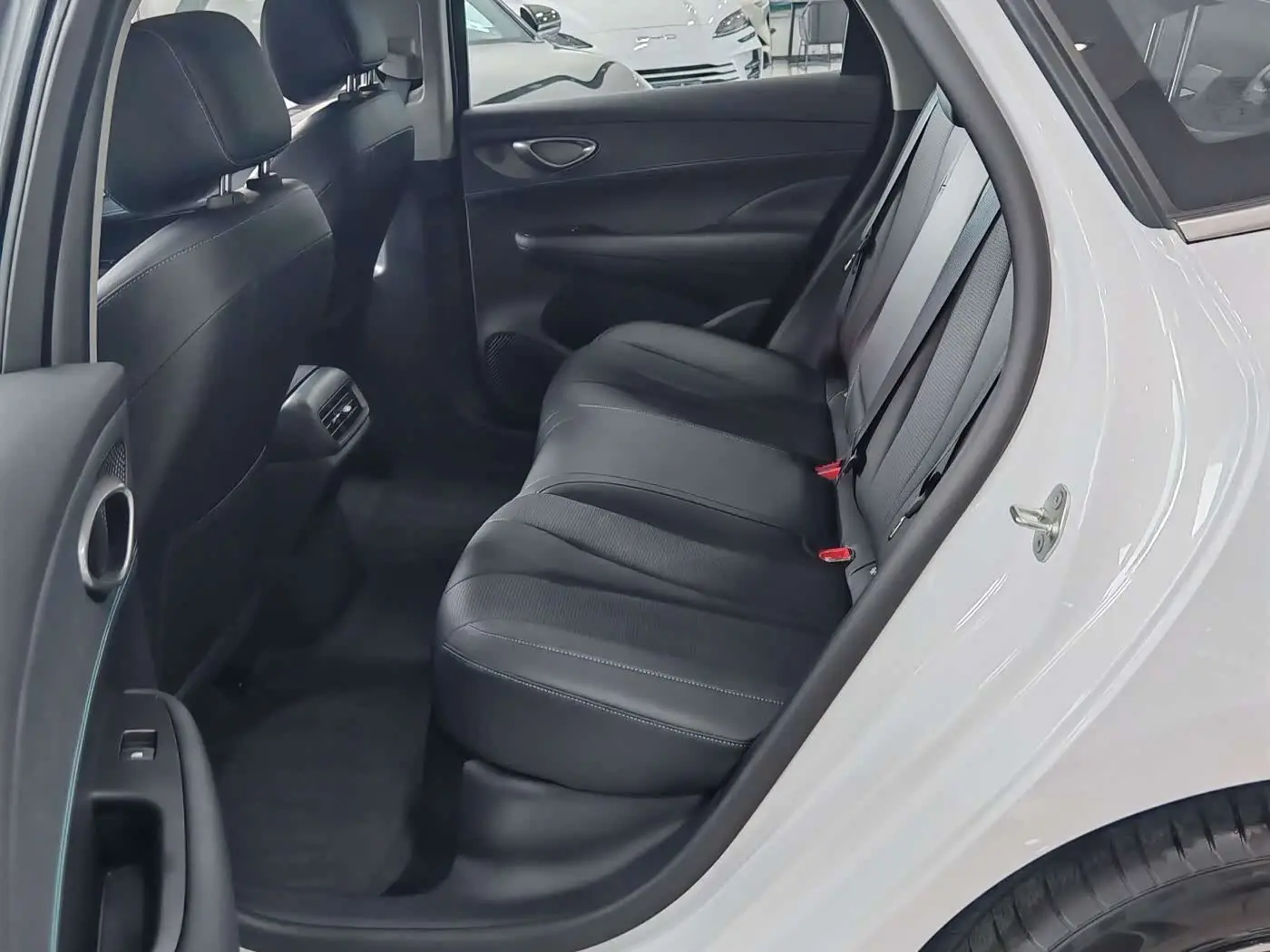 BYD Hai Bao 05 DM-i 2025 — Фото 10/14