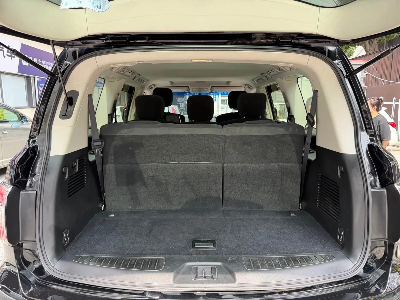 Nissan Patrol 2017 — Photo 16/18