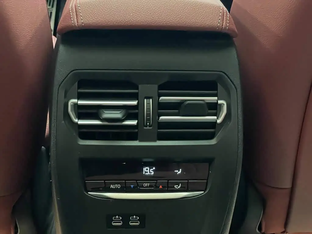 BMW 3 Series 2024 — Photo 17/20