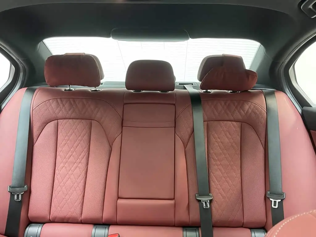 BMW 3 Series 2024 — Photo 10/20