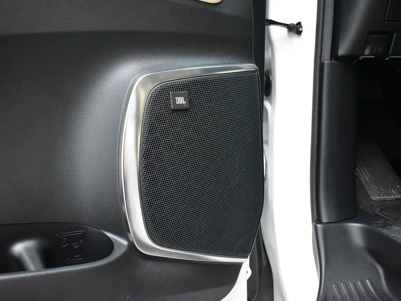 Toyota Vellfire 2021 — Фото 16/20