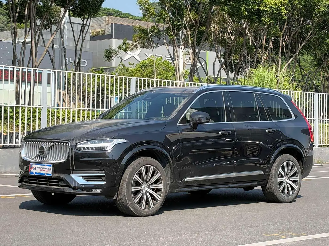 Volvo XC90 2023 — Фото 1/16