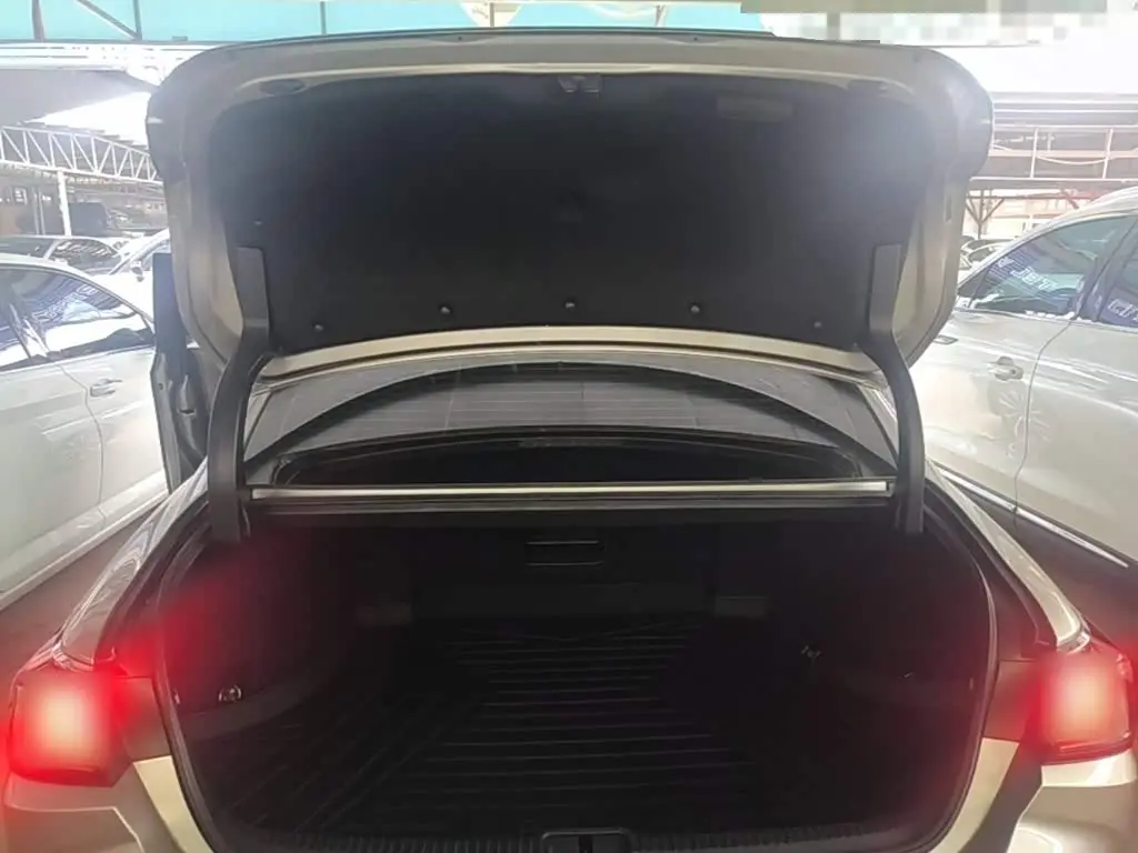 Lexus ES 2022 — Photo 15/20